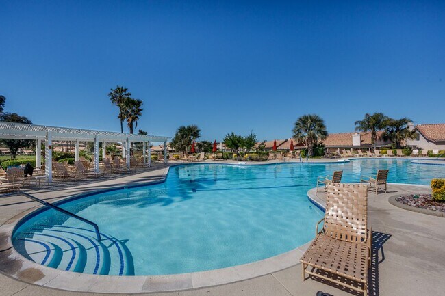 Foto del edificio - 5168 W Pinehurst Dr