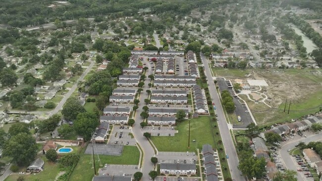 - College Square Townhomes Apartments