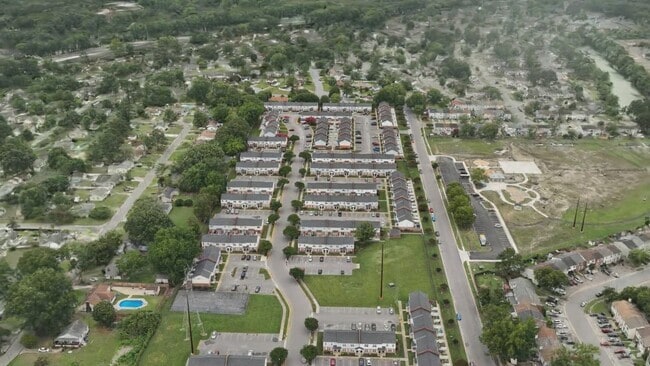  - College Square Townhomes Apartments