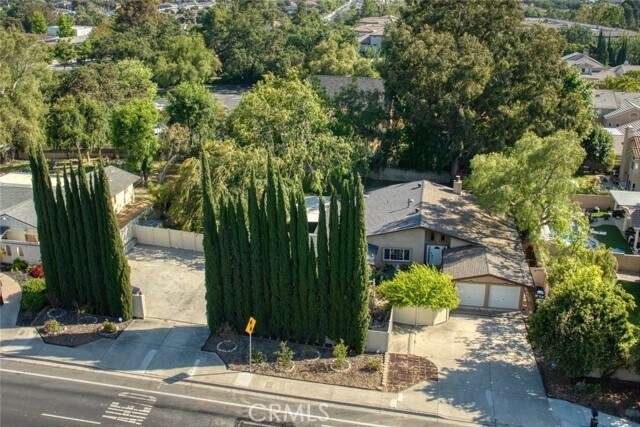 Foto del edificio - 2234 E Hillcrest Dr