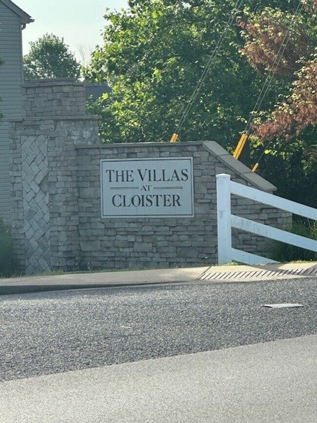 Foto del edificio - Spacious 3 bedroom Townhome now available for May 1 move in!