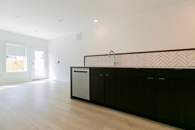 Building Photo - 1245 N 27th St