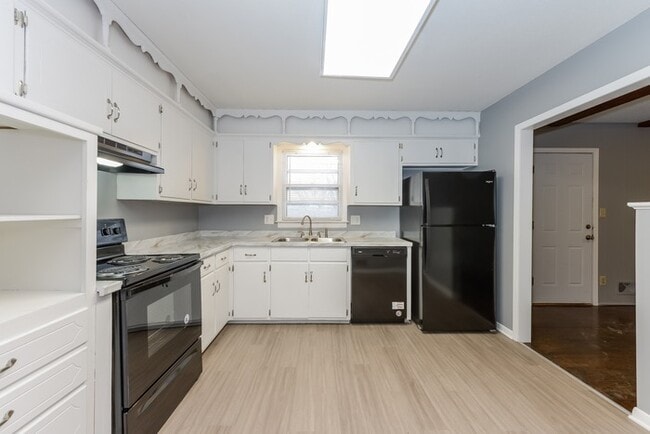 Building Photo - Awesome 3 Bedroom in Raytown