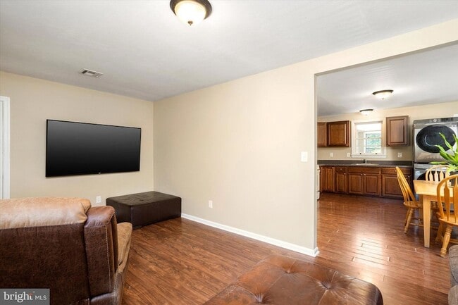 Building Photo - 45 Scattergood Ave