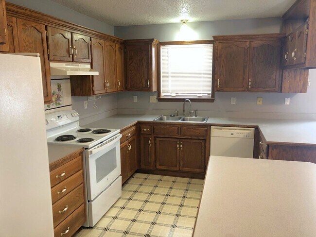Building Photo - 4 Bed, 3 Bath House - Lansing Schools!!