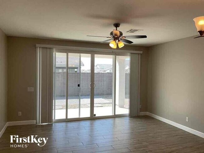 Building Photo - 499 E Bamboo Ln