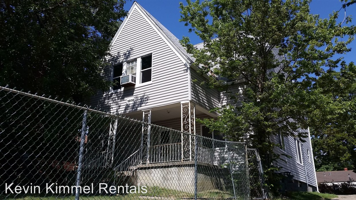 Primary Photo - 1608 N Hillside St