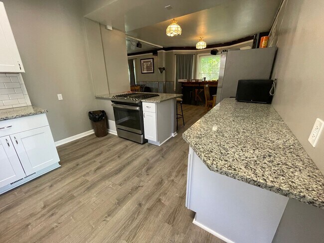 Foto del edificio - 9 Bedroom - PRE-LEASING FOR MID-MAY