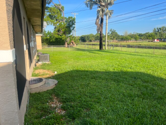 Foto del edificio - 3241 NW 154th Terrace