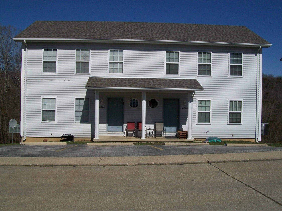 Primary Photo - Meadowbrook Manor Apartments