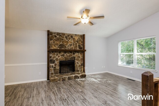 Building Photo - 8387 Glenwoods Dr