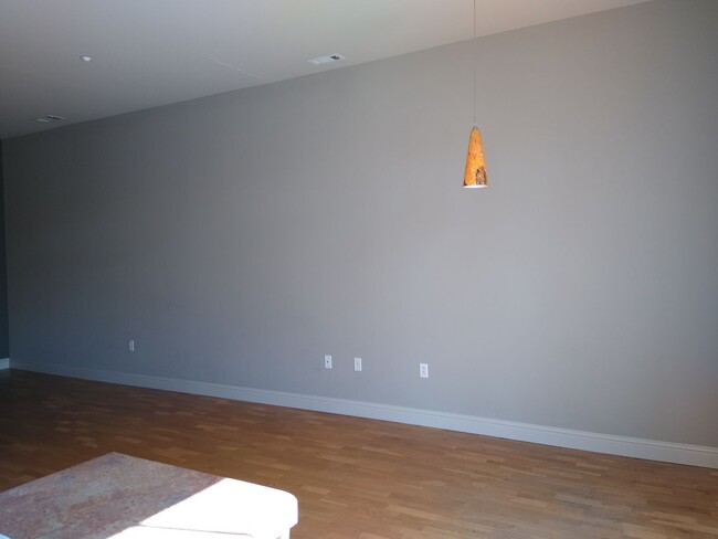 Building Photo - DTC 1 bedroom 1 bath Loft with heated gara...