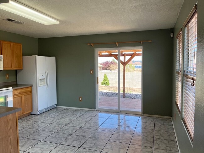 Foto del edificio - Cozy 3 Bedroom 2 Bathroom Home In The NW!