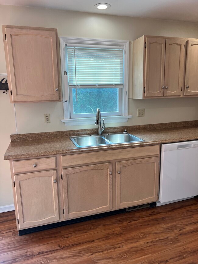 Foto del edificio - 1520 Tussey Ct