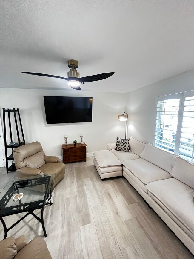 Foto del edificio - 27251 Patrick St