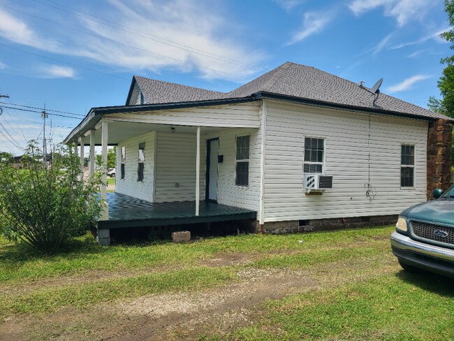 Foto del edificio - 101 E 2nd St