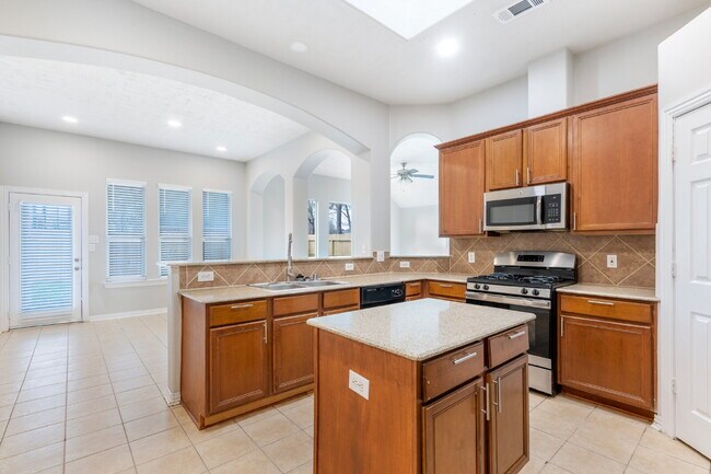 Foto del edificio - "Spacious 4-Bed Oasis with 2 Full Baths in Spring, TX - 2,235 Sq Ft of Comfort!"
