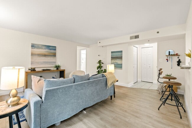 Foto del edificio - Spacious & Conveniently Located 2br/2ba on U St Corridor!