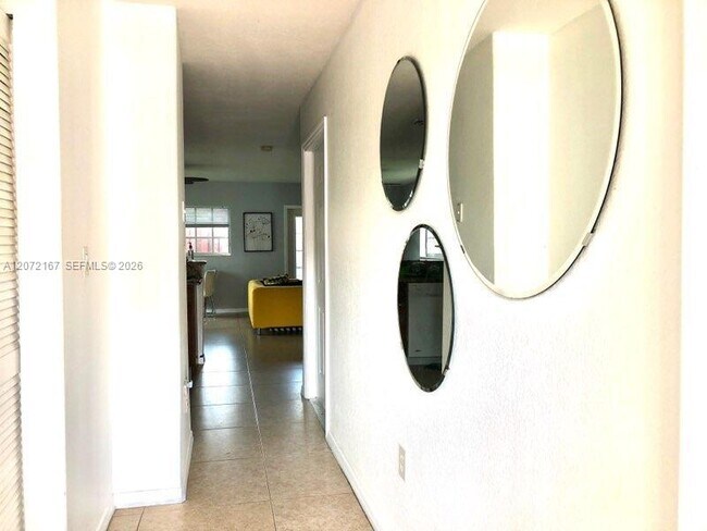 Foto del edificio - 3071 Riverside Dr