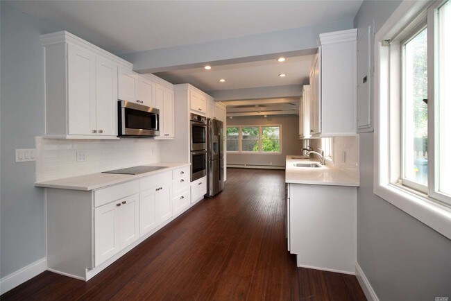 Building Photo - 851 Glen Dr