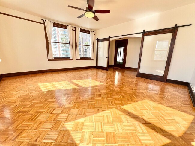 Foto del edificio - Ocean View Living in the Heart of Long Beach – 1 Bed / 1 Bath Corner Condo