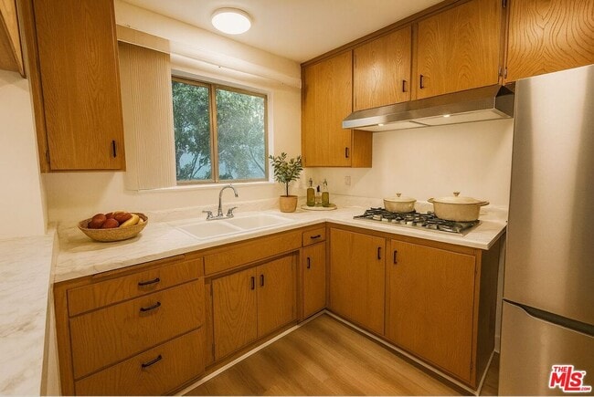 Building Photo - 12958 Valleyheart Dr
