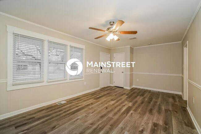 Foto del edificio - 3 Bedroom Pet-Friendly Home in LOUISVILLE,...