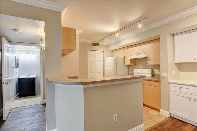 Building Photo - 1312 Villa Cir