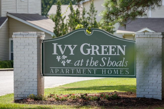 Building Photo - Ivy Green at the Shoals