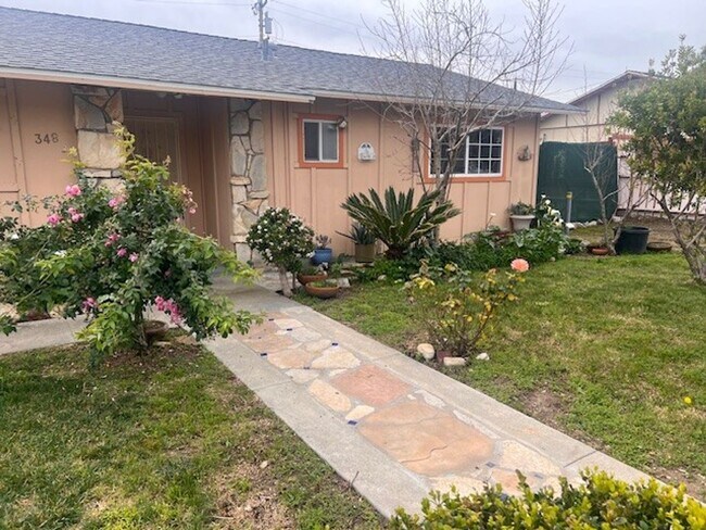 Foto del edificio - Charming Home with Expansive Yard, Fruit Trees & RV Parking