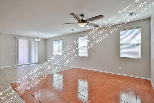 Foto del edificio - 15573 W Laurel Ln