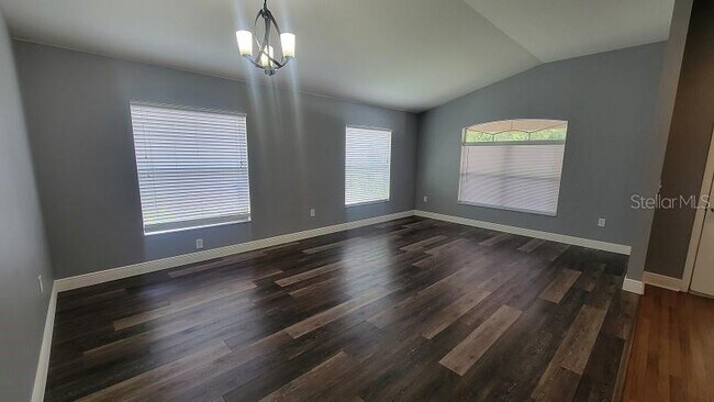 Building Photo - 15933 Leatherleaf Ln