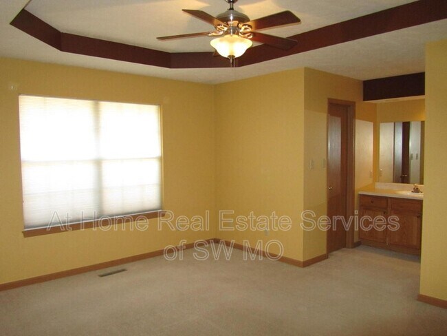 Foto del edificio - 3106 E Kingsley St