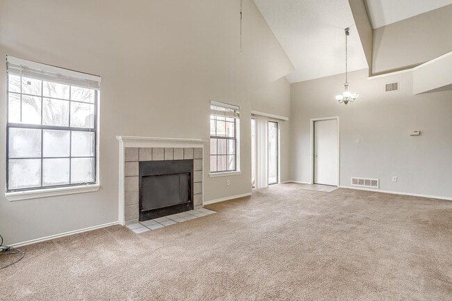 Foto del edificio - One Side of Very Nice Duplex S Arlington- ...