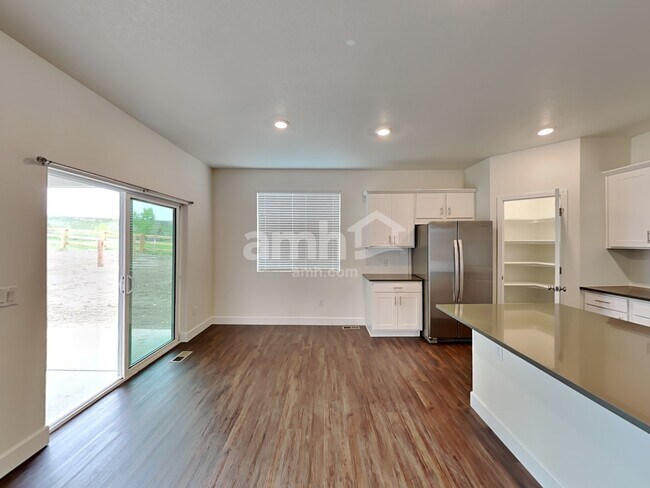 Foto del edificio - 8224 Joyce St