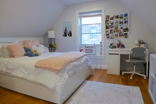 Building Photo - 725 Parker St