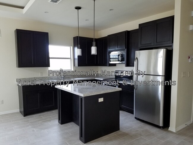 Building Photo - 209 Teak Dr