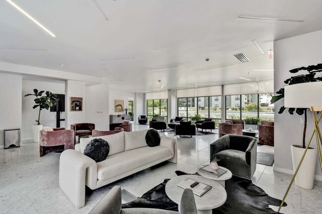 Building Photo - Stunning 1 Bedroom, 1 Bathroom Urban Oasis...
