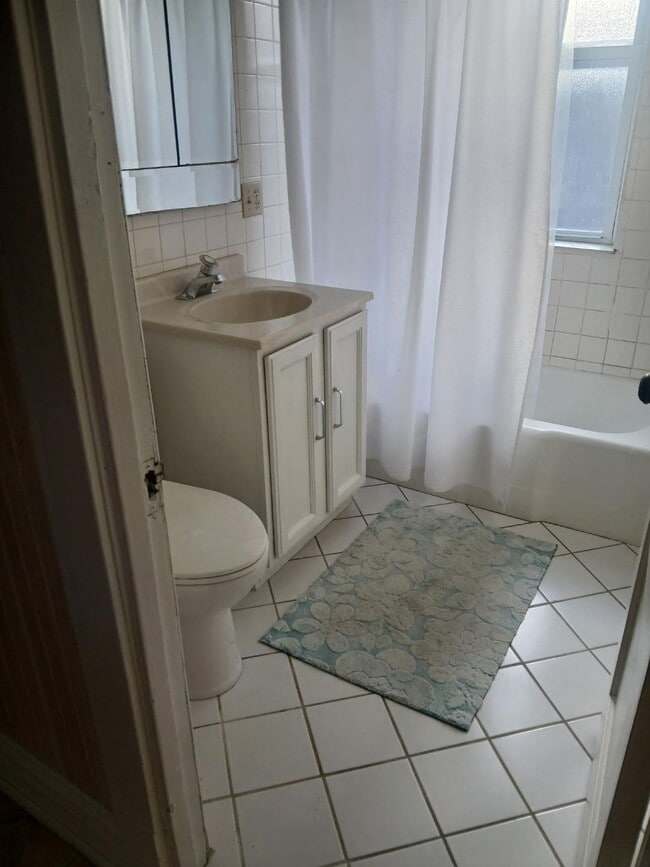 Foto del edificio - 5118 W Byron St