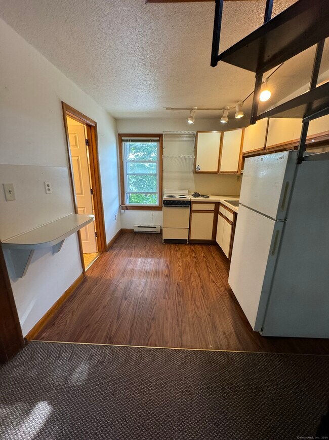 49 Ledyard Ave Unit 4, Groton, CT 06340 Room for Rent in Groton, CT