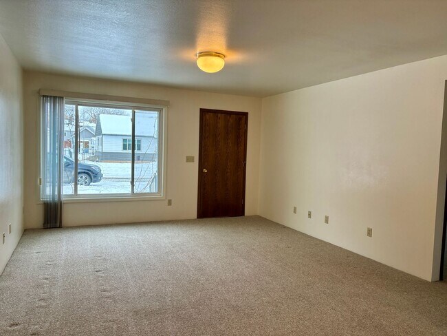 Building Photo - 913 N Park Ave
