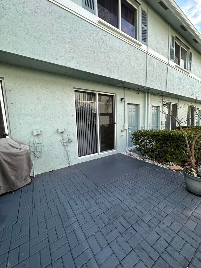 Foto del edificio - 1944 Hibiscus Ln