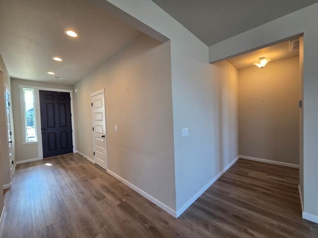 Building Photo - Newer 3-Bed, 2-Bath home in Quincy, WA!