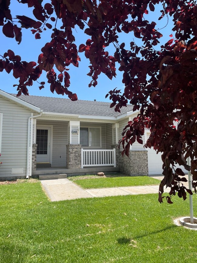 Building Photo - Beautifully Updated 3-Bedroom Home in Roy,...