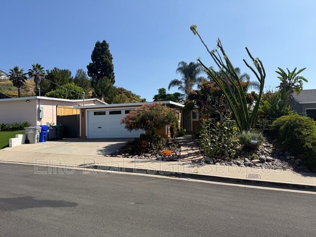 Building Photo - 2155 Montclair St