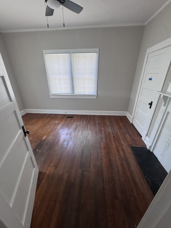 Foto del edificio - 105 Murray Dr