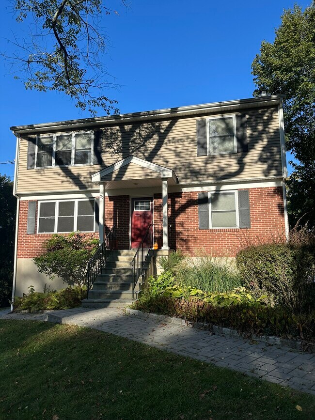 Building Photo - 30 Summit Rd