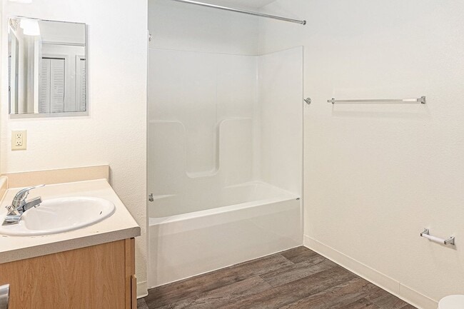 Building Photo - Limestone Creek Apartment Homes