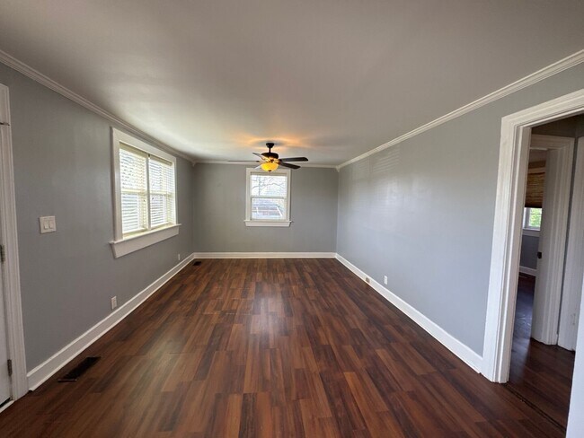 Foto del edificio - 705 Yowell Ave
