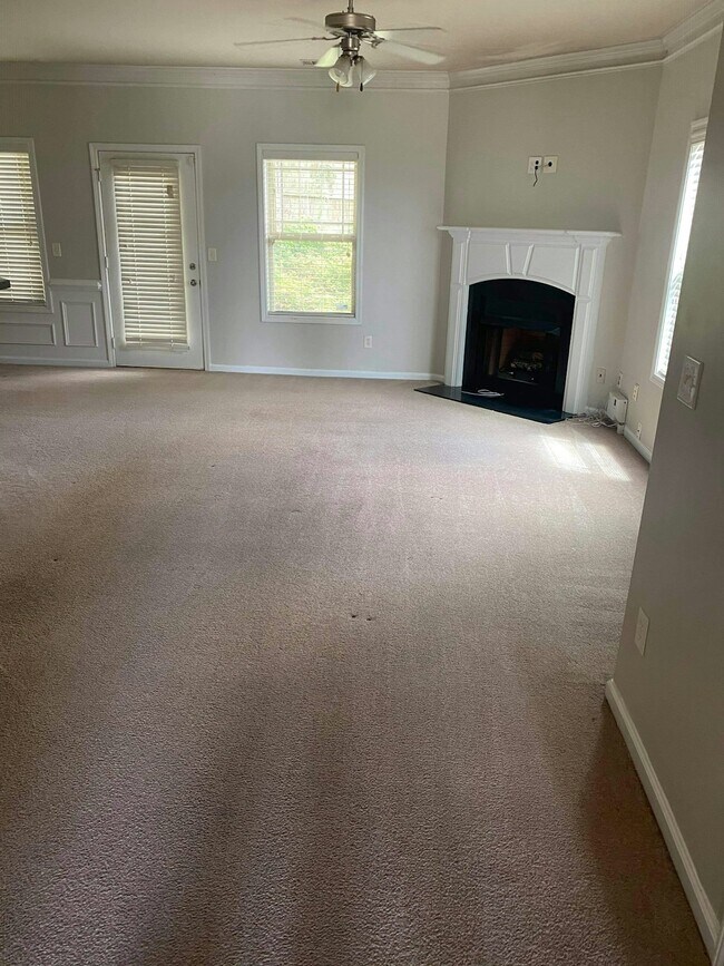 Building Photo - 1605 Yukon Ct